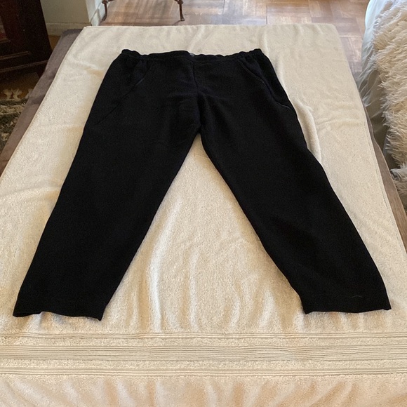 Vince gorgeous black satin piped joggers/trousers with great pockets - Picture 5 of 15